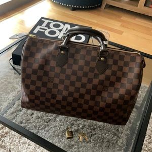 Authentic Louis Vuitton Damier speedy 35.